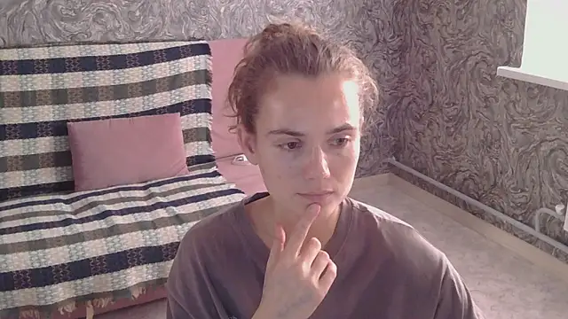 Snapshot of CurlyNed chatting on 12-24-24, 07:17 CurlyNed online show from 12-24-24, 07:17