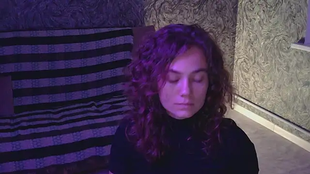 Snapshot of CurlyNed chatting on 12-24-24, 12:00 CurlyNed online show from 12-24-24, 12:00