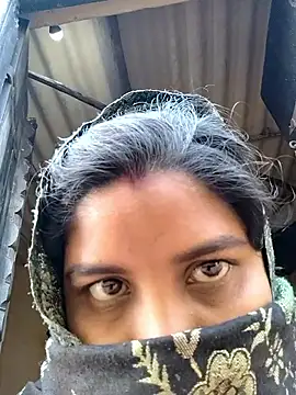 Snapshot of sweet_suman chatting on 12-15-25, 04:28 sweet suman online show from 12-15-25, 04:28