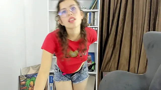 Snapshot of TORALAY chatting on 01-06-25, 09:22 TORALAY online show from 01-06-25, 09:22