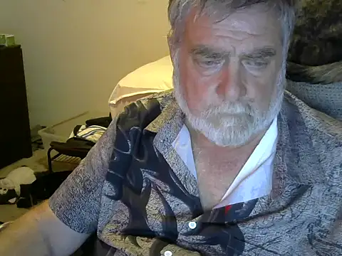 Snapshot of viejo_oso chatting on 09-19-25, 02:24 viejo oso online show from 09-19-25, 02:24