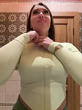 Snapshot of AndreaMood chatting on 01-28-25, 05:54 AndreaMood online show from 01-28-25, 05:54