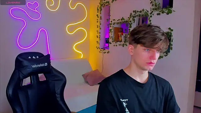 Snapshot of RobertAndLinela chatting on 01-22-25, 04:55 RobertAndLinela online show from 01-22-25, 04:55