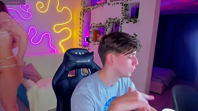 Snapshot of RobertAndLinela chatting on 01-23-25, 04:48 RobertAndLinela online show from 01-23-25, 04:48