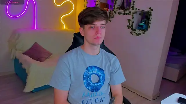 Snapshot of RobertAndLinela chatting on 01-24-25, 05:21 RobertAndLinela online show from 01-24-25, 05:21