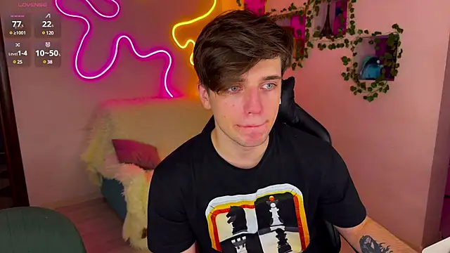 Snapshot of RobertAndLinela chatting on 02-16-25, 08:33 RobertAndLinela online show from 02-16-25, 08:33