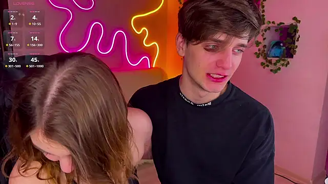 Snapshot of RobertAndLinela chatting on 02-19-25, 10:42 RobertAndLinela online show from 02-19-25, 10:42