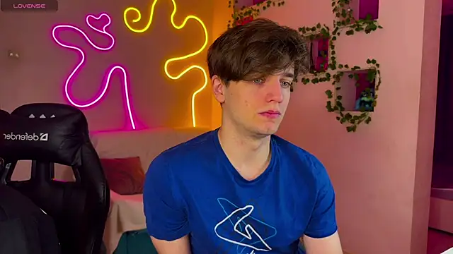 Snapshot of RobertAndLinela chatting on 02-23-25, 06:34 RobertAndLinela online show from 02-23-25, 06:34