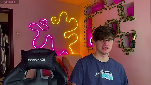 Snapshot of RobertAndLinela chatting on 02-28-25, 10:09 RobertAndLinela online show from 02-28-25, 10:09