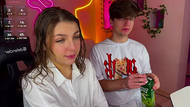 Snapshot of RobertAndLinela chatting on 03-04-25, 10:24 RobertAndLinela online show from 03-04-25, 10:24