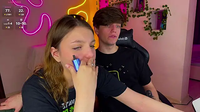 Snapshot of RobertAndLinela chatting on 03-13-25, 08:00 RobertAndLinela online show from 03-13-25, 08:00