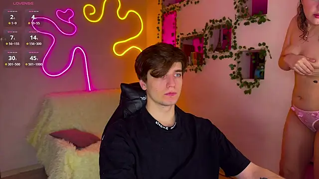 Snapshot of RobertAndLinela chatting on 03-21-25, 06:18 RobertAndLinela online show from 03-21-25, 06:18