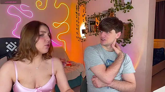 Snapshot of RobertAndLinela chatting on 09-23-25, 03:20 RobertAndLinela online show from 09-23-25, 03:20