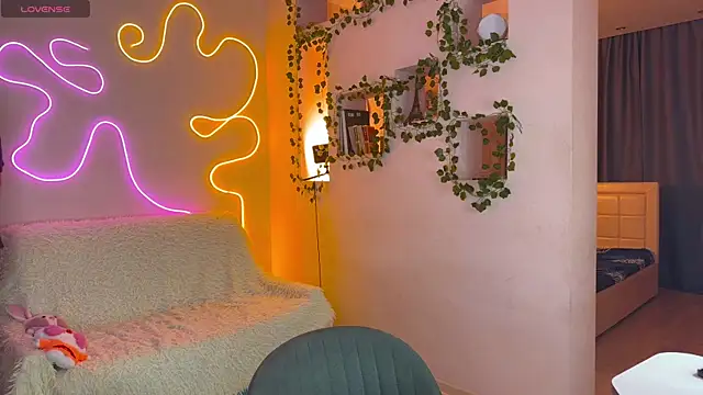 Snapshot of RobertAndLinela chatting on 09-28-25, 03:23 RobertAndLinela online show from 09-28-25, 03:23