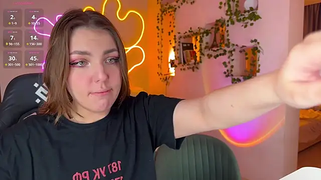 Snapshot of RobertAndLinela chatting on 10-06-25, 08:01 RobertAndLinela online show from 10-06-25, 08:01