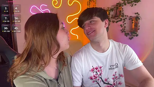 Snapshot of RobertAndLinela chatting on 10-11-25, 08:02 RobertAndLinela online show from 10-11-25, 08:02