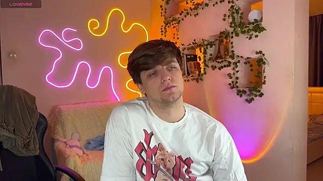 Snapshot of RobertAndLinela chatting on 10-12-25, 01:32 RobertAndLinela online show from 10-12-25, 01:32