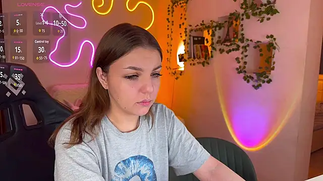 Snapshot of RobertAndLinela chatting on 11-18-25, 05:17 RobertAndLinela online show from 11-18-25, 05:17