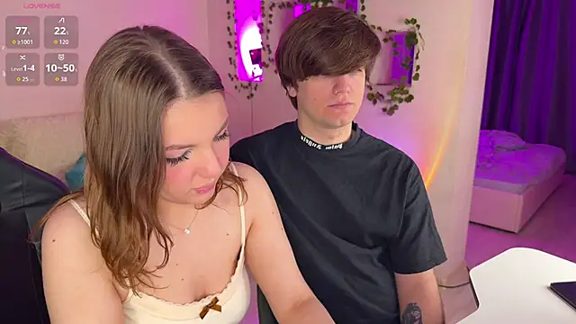 Snapshot of RobertAndLinela chatting on 12-14-25, 05:35 RobertAndLinela online show from 12-14-25, 05:35