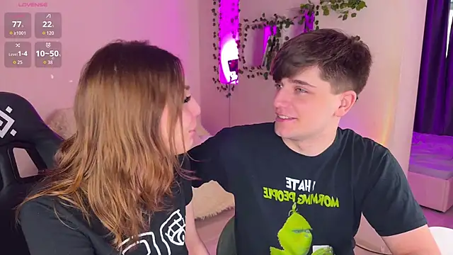 Snapshot of RobertAndLinela chatting on 12-20-25, 10:11 RobertAndLinela online show from 12-20-25, 10:11