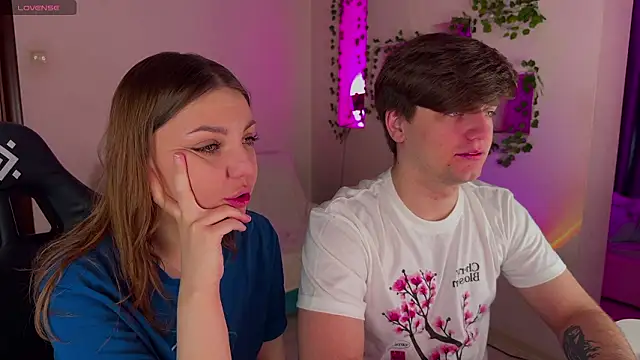 Snapshot of RobertAndLinela chatting on 02-04-26, 09:15 RobertAndLinela online show from 02-04-26, 09:15