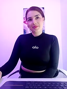 Snapshot of VictoriaMolina chatting on 11-17-25, 01:06 VictoriaMolina online show from 11-17-25, 01:06