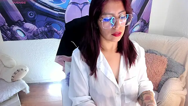 Snapshot of Irene_Grey20 chatting on 10-19-25, 01:39 Irene Grey20 online show from 10-19-25, 01:39