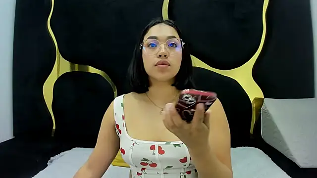 IsabellRodriguez18 online show from 11-11-25, 03:17