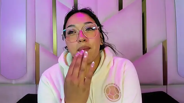 IsabellRodriguez18 online show from 06-07-26, 04:16