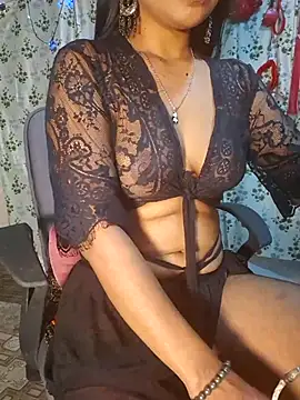 Snapshot of sexyhoney27 chatting on 02-26-25, 04:45 sexyhoney27 online show from 02-26-25, 04:45
