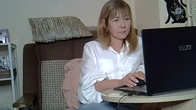 EllaJohnsonX online show from 05-17-26, 07:28