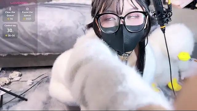 Yu UwU  online show from 01-01-25, 02:42