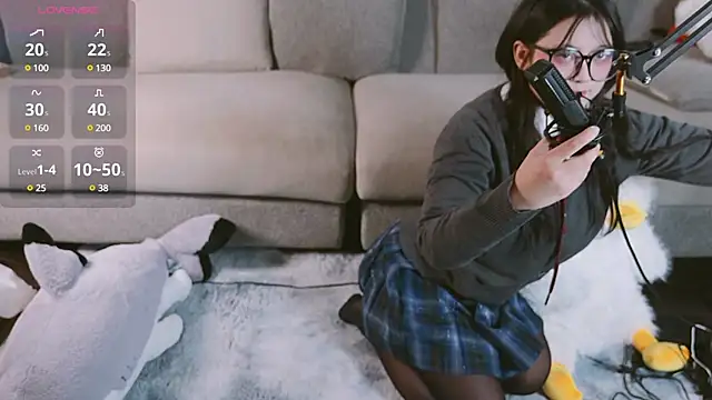 Yu UwU  online show from 02-13-25, 02:42