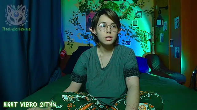 TrickyKitsune online show from 04-30-26, 05:41
