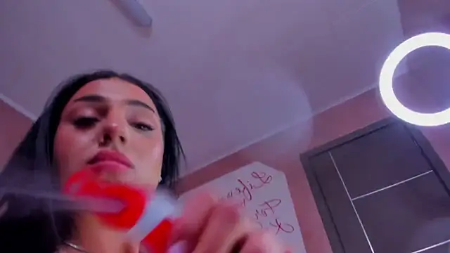 Snapshot of evanew_ chatting on 02-16-25, 12:19 evanew online show from 02-16-25, 12:19