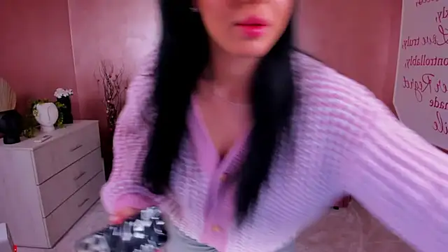 Snapshot of evanew_ chatting on 03-02-25, 10:27 evanew online show from 03-02-25, 10:27