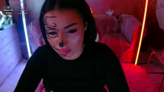 Snapshot of evanew_ chatting on 10-31-25, 06:42 evanew online show from 10-31-25, 06:42