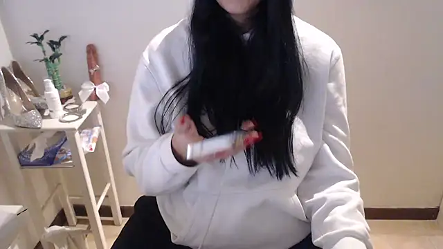 Snapshot of LasolitaAuri chatting on 01-27-25, 04:11 LasolitaAuri online show from 01-27-25, 04:11