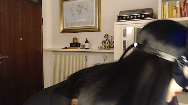 Snapshot of LasolitaAuri chatting on 02-10-25, 10:09 LasolitaAuri online show from 02-10-25, 10:09
