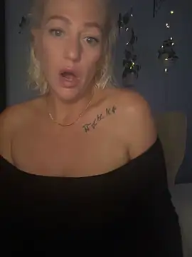 Snapshot of AlessasRoom chatting on 09-25-25, 08:40 AlessasRoom online show from 09-25-25, 08:40