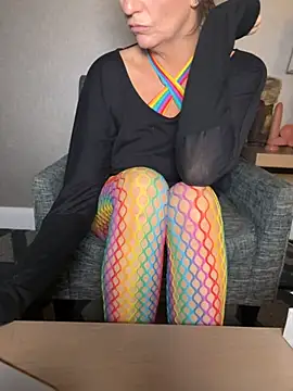 Snapshot of AlessasRoom chatting on 11-10-25, 12:09 AlessasRoom online show from 11-10-25, 12:09