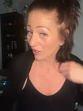 Snapshot of AlessasRoom chatting on 11-16-25, 09:15 AlessasRoom online show from 11-16-25, 09:15