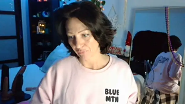 Snapshot of AlessasRoom chatting on 12-05-25, 04:43 AlessasRoom online show from 12-05-25, 04:43