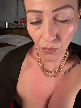 Snapshot of AlessasRoom chatting on 02-15-26, 04:42 AlessasRoom online show from 02-15-26, 04:42