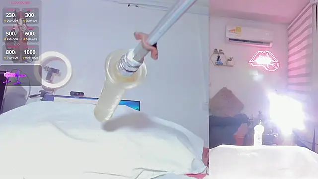 Snapshot of Maria_Jones_ chatting on 12-19-25, 01:12 Maria Jones online show from 12-19-25, 01:12