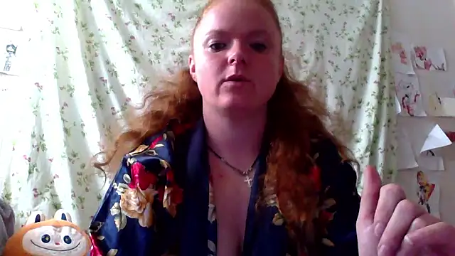 Snapshot of Rae_Jeannie chatting on 06-11-26, 07:06 Rae Jeannie online show from 06-11-26, 07:06