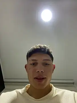 Snapshot of apoloruso chatting on 01-02-25, 02:54 apoloruso online show from 01-02-25, 02:54