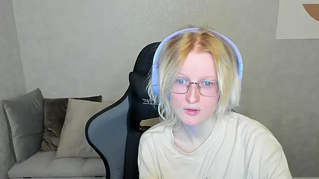 Snapshot of ElizabethHarpper chatting on 09-27-25, 01:21 ElizabethHarpper online show from 09-27-25, 01:21