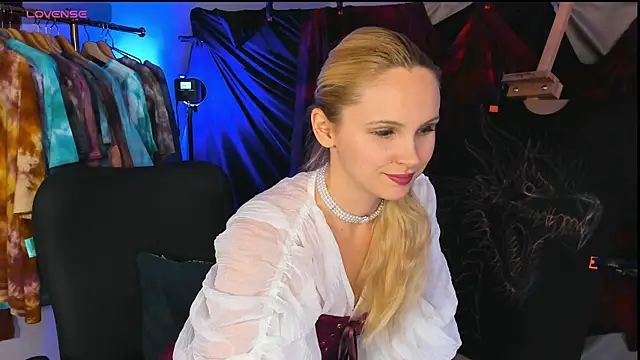 Anna Corsets online show from 10-22-25, 01:22