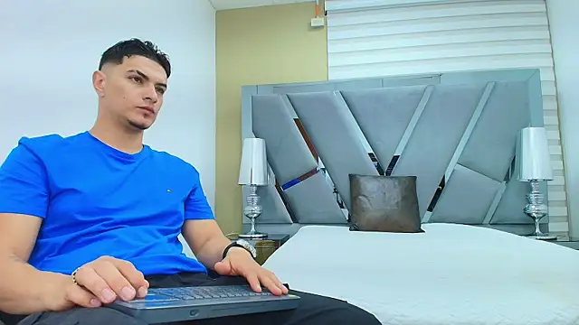 DAVID VICTORIAA online show from 04-18-26, 01:04